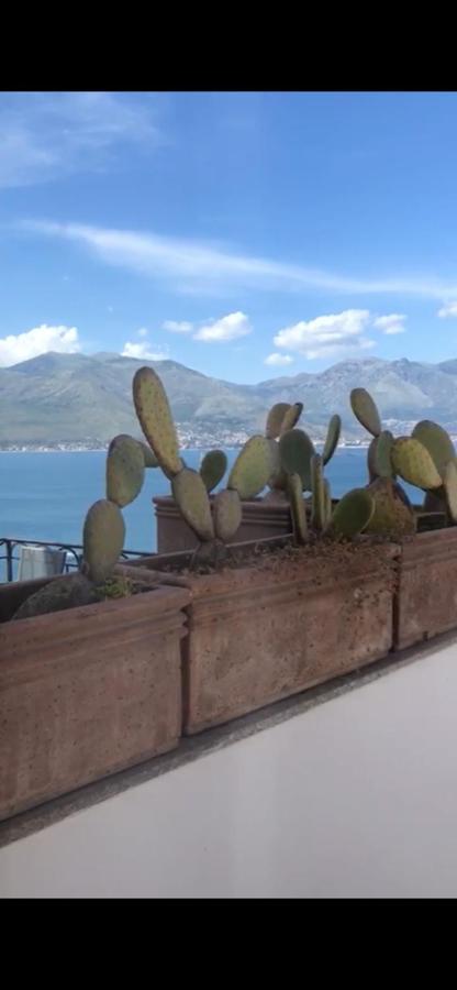Le Suite Guarinelli B&B Gaeta Exterior foto